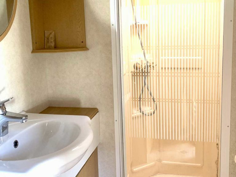 Salle de bain - Intérieur d'un mobilhome | Camping municipal d'Ustou